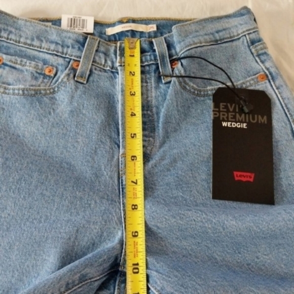 Levi's Wedgie Icon Jeans Tango Talks Light Wash 90s Mom Denim High Rise Waisted - Picture 8 of 12